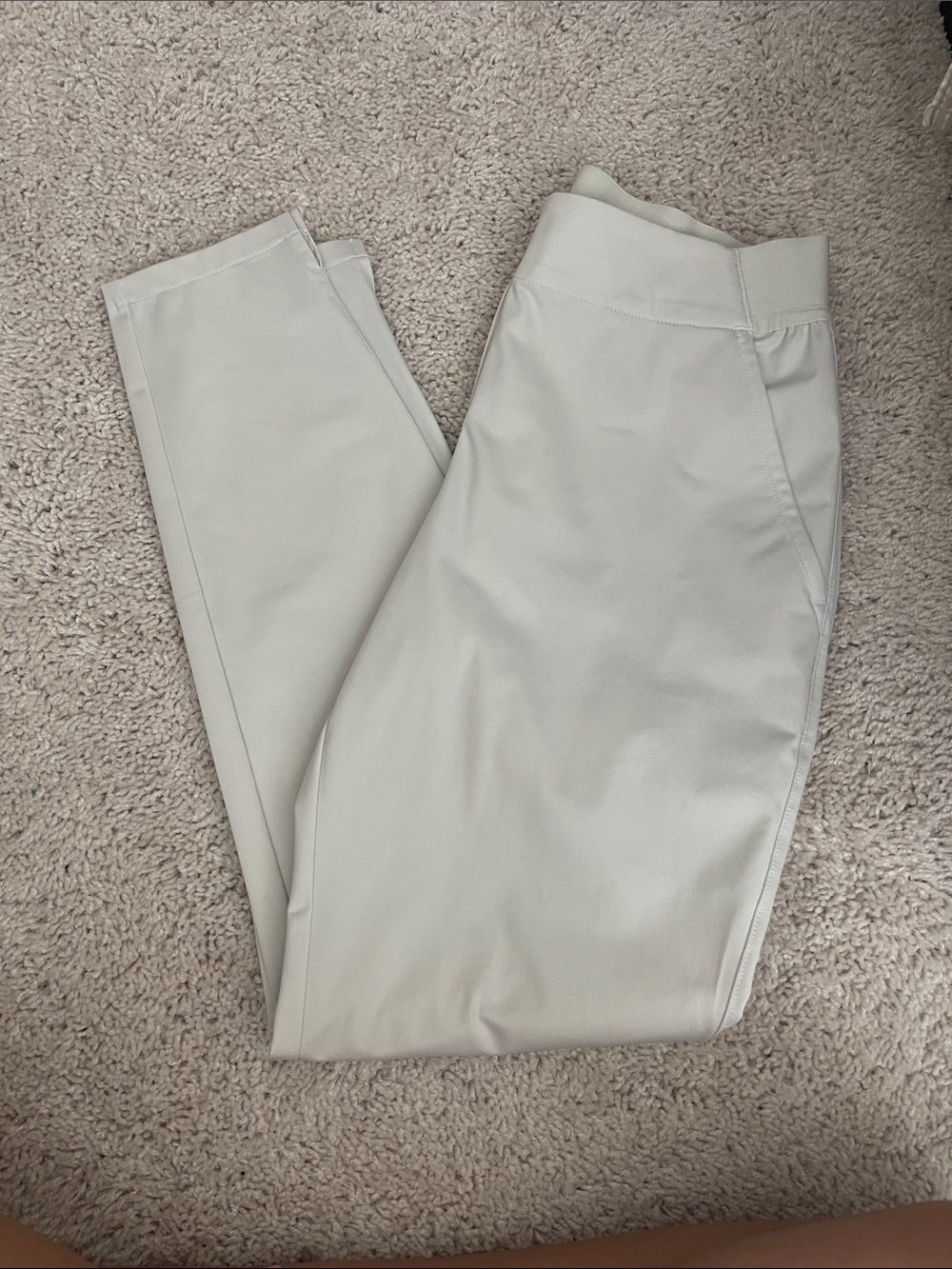 Vineyard Vines Cropped Ankle Pants in Light Gray